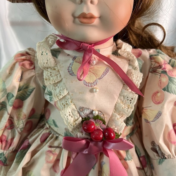 Bette Ball Musical Porcelain Doll "Cherry"  433/1000 - Picture 3 of 14
